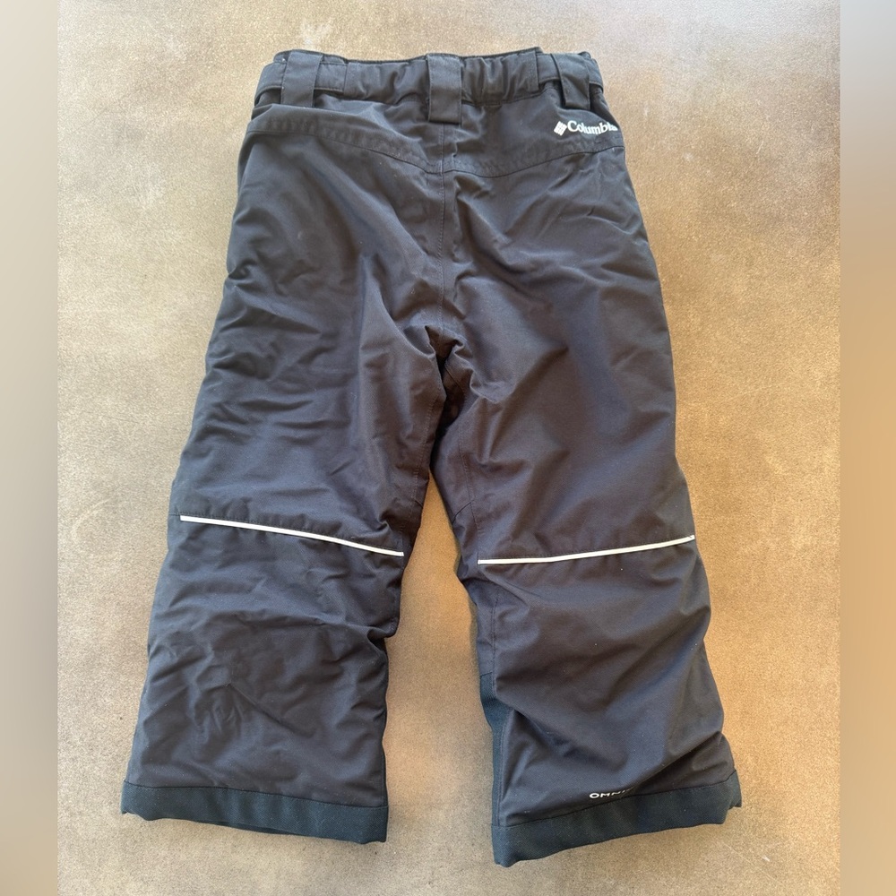 Colombia snow pants 4t. Only worn twice great conditions no flaws.